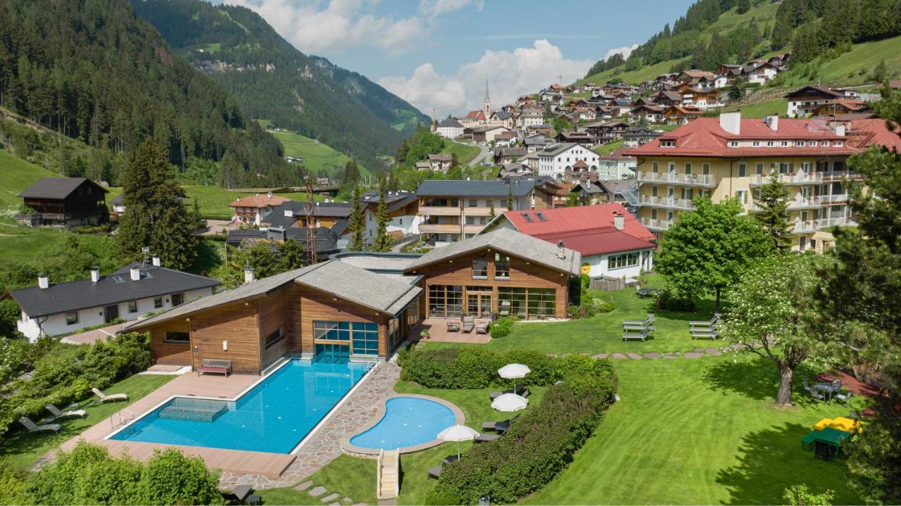 Family Hotel Posta Santa Cristina Val Gardena Luaran gambar